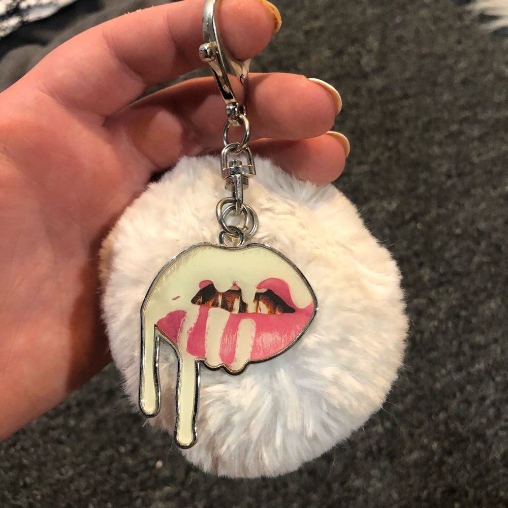 Kylie cosmetics holiday exclusive pompom keychain